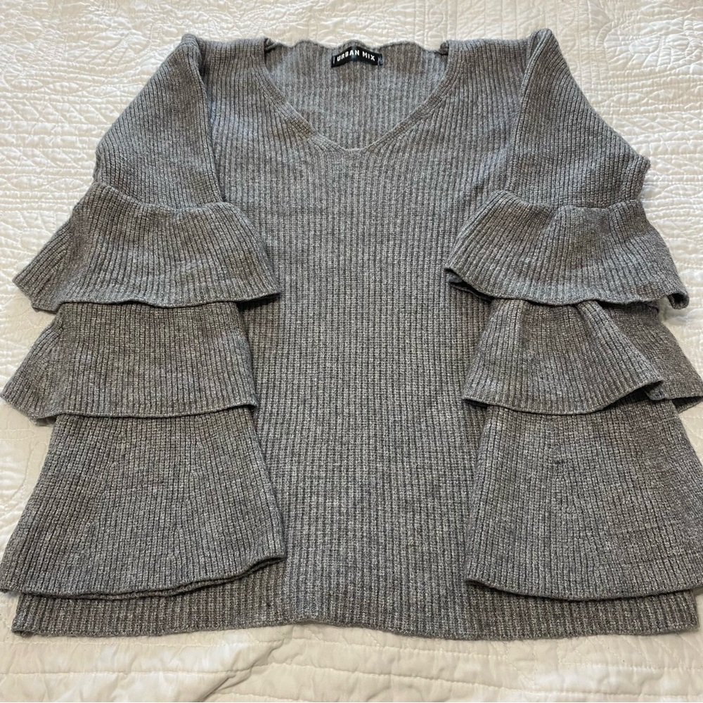 Urban mix LA Grey Ruffle Sleeve Long Sleeve Knit Size L